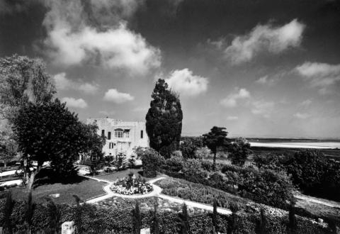 Mansion of Mazra'ih and surrounding gardens